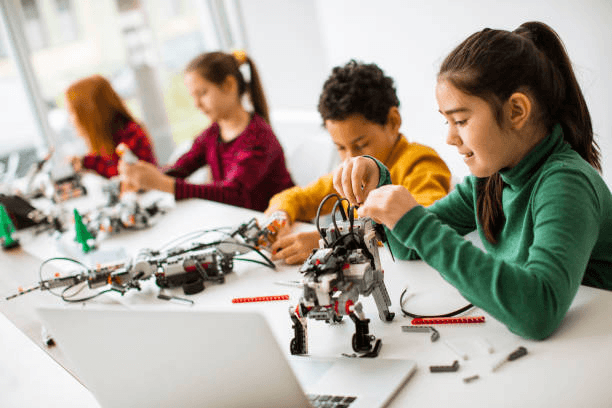 Kids doing robotics with Robocoders